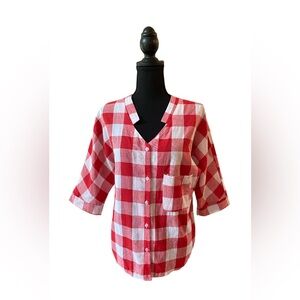 Lian Lian Yishe: Red and White Checkered V-Neck Casual Shirt